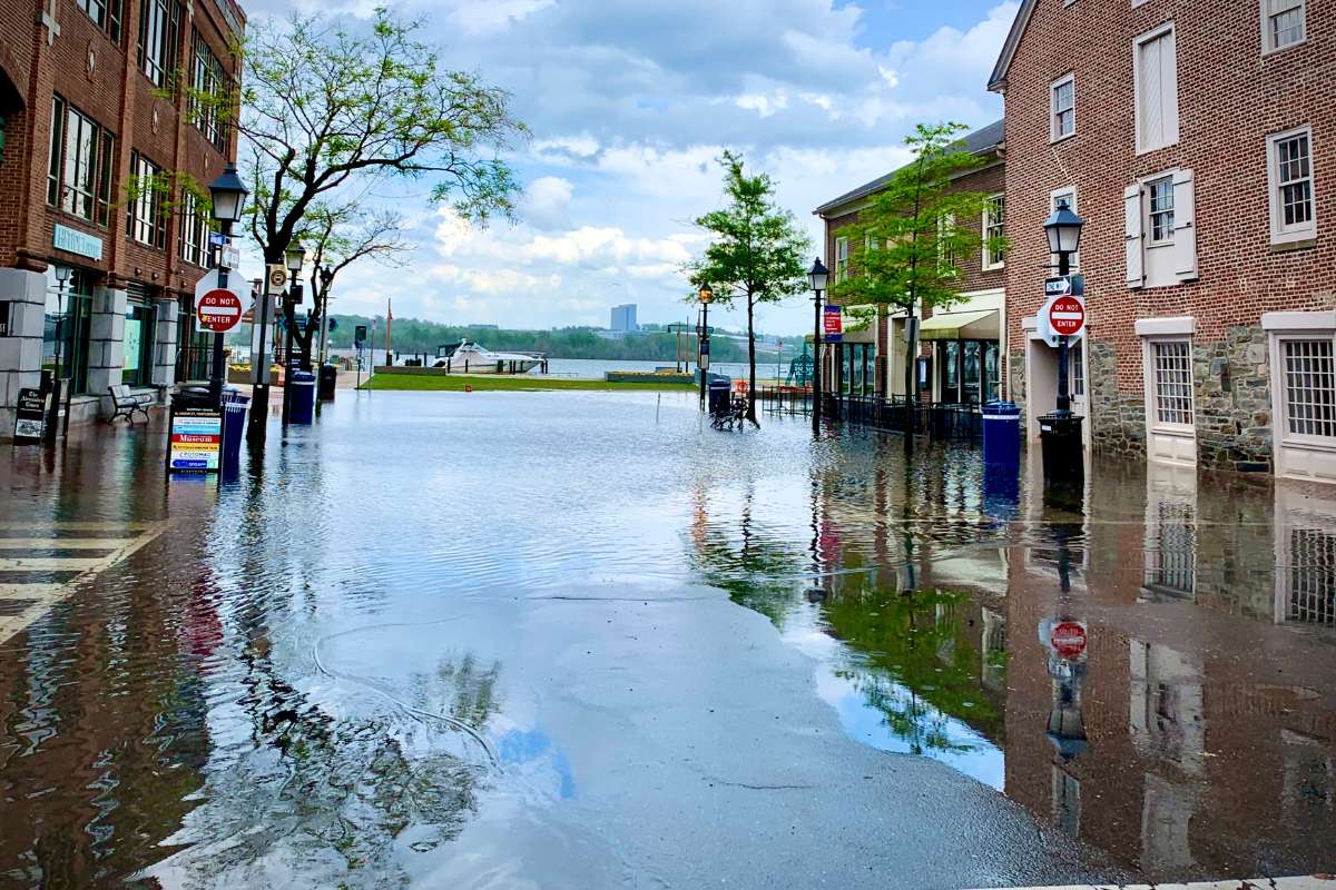 Une crue centennale dans une rue